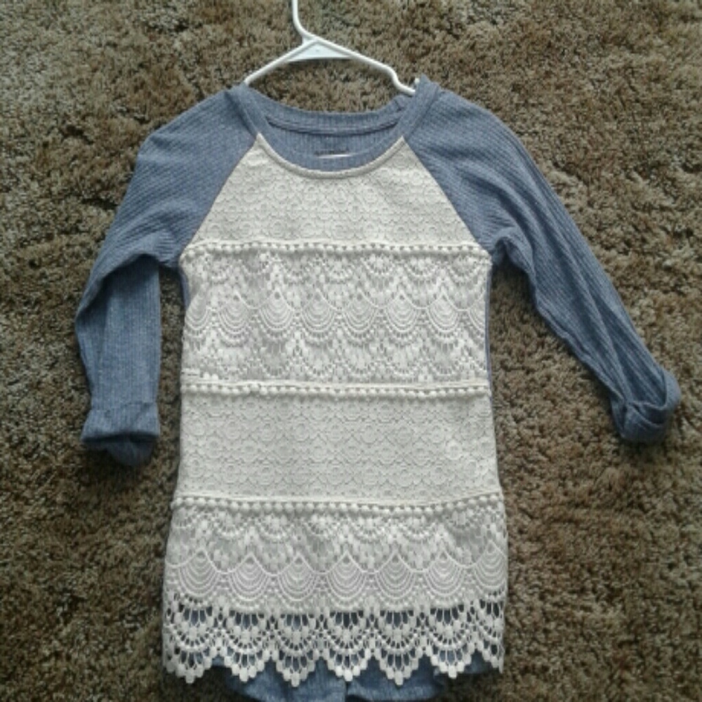 Lace 3/4 sleve shirt
